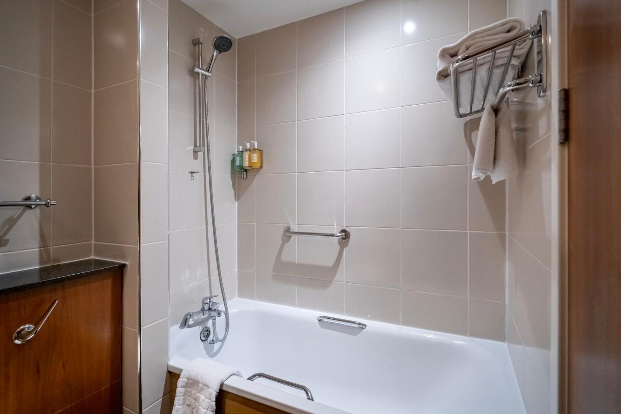 Holiday Inn Bristol Airport By Ihg Redhill  Kültér fotó